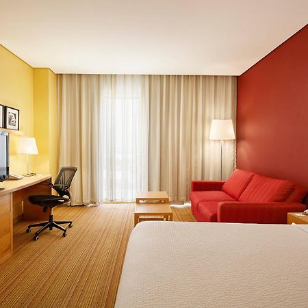 Courtyard By Marriott Leon At The Poliforum Esterno foto