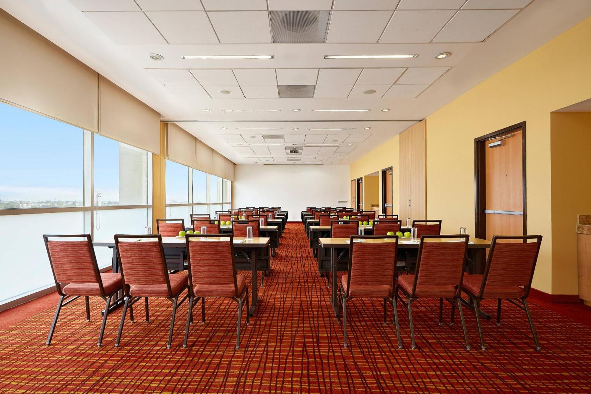 Courtyard By Marriott Leon At The Poliforum Esterno foto