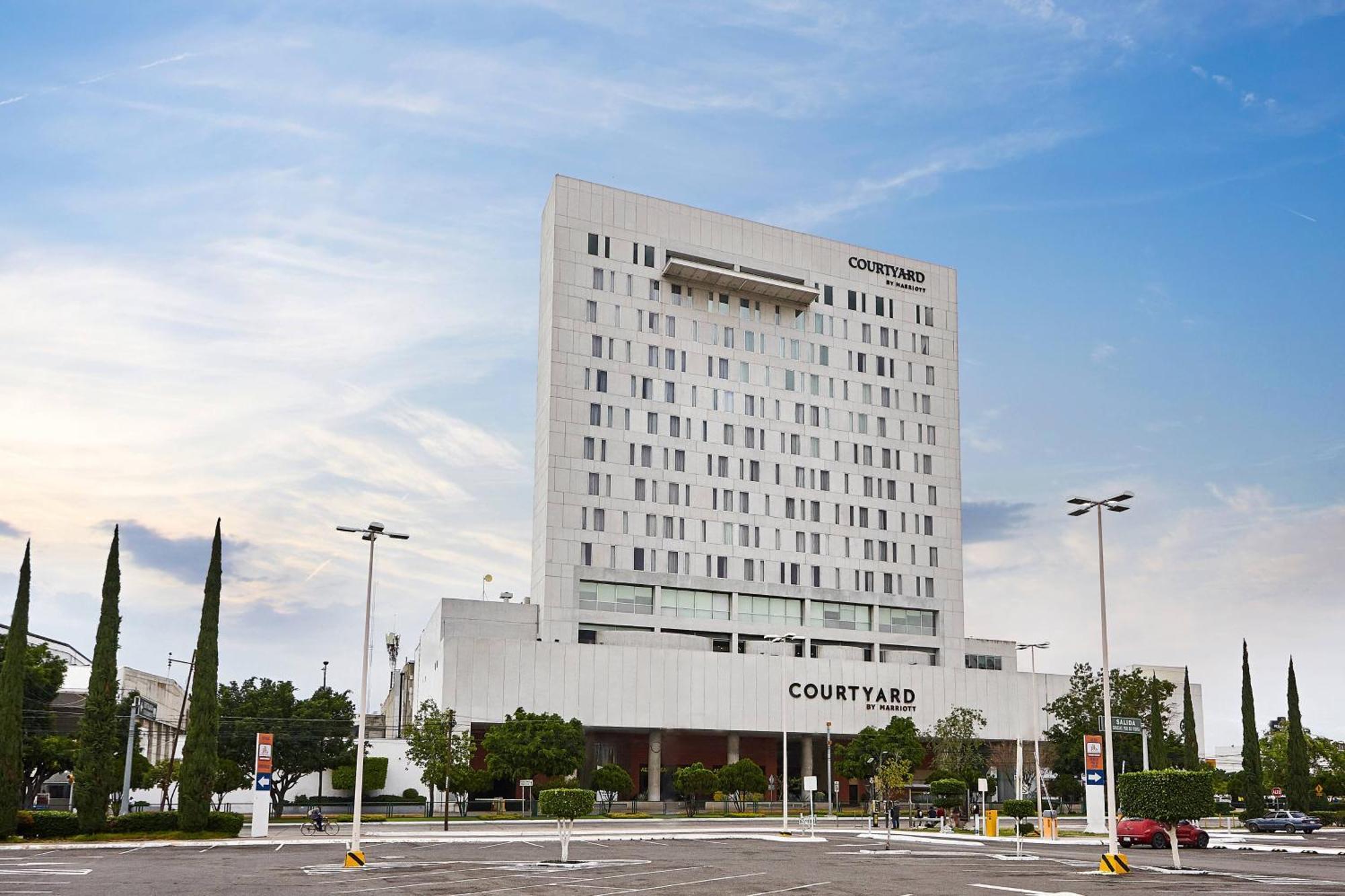Courtyard By Marriott Leon At The Poliforum Esterno foto